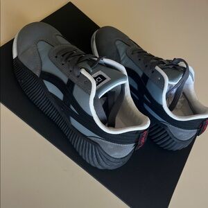 DeFlorance comfort Women's Gray and Black Sneakers